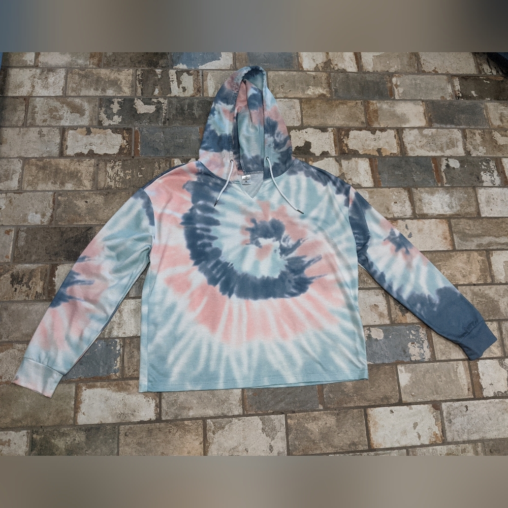 Freestyle Tie-Dye Hoodie in Blue and Pink